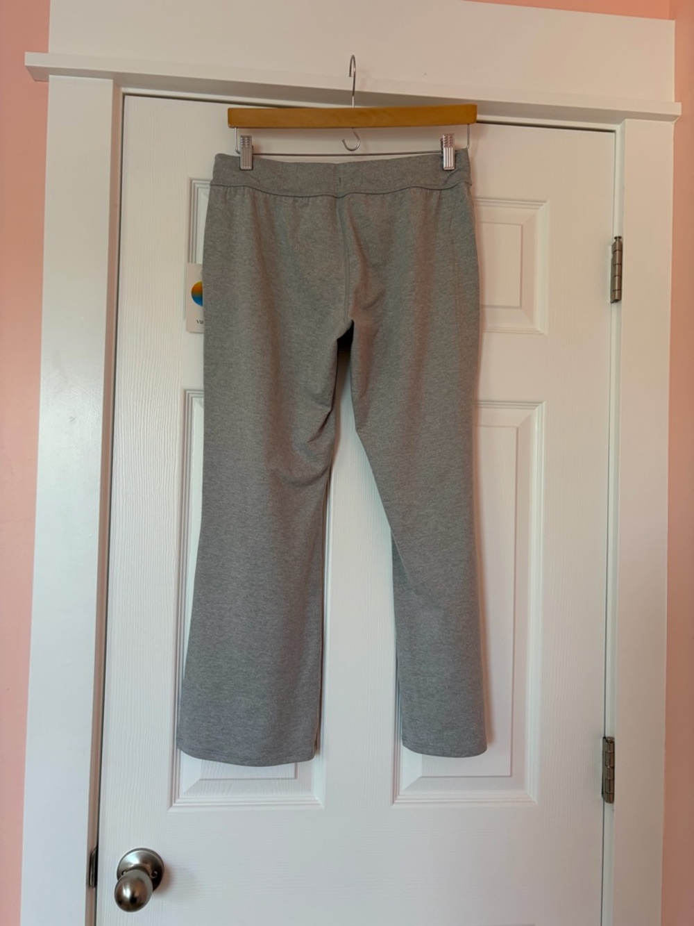 Vuori Halo Straight Leg Ankle Pant
Pale Grey Heather - Picture 2 of 4